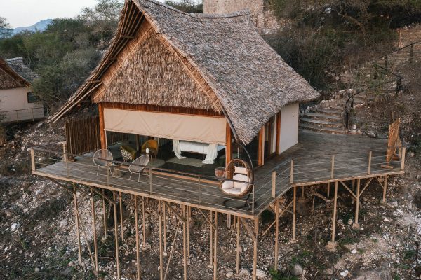 Luxury Safari Africa - Lions Bluff, Tsavo, Kenya