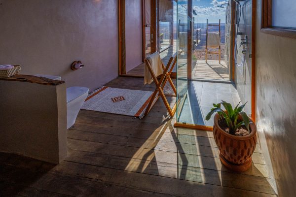 Safari Lodge in Kenya - Lions Bluff, Tsavo