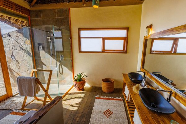 Safari Lodge in Kenya - Lions Bluff, Tsavo